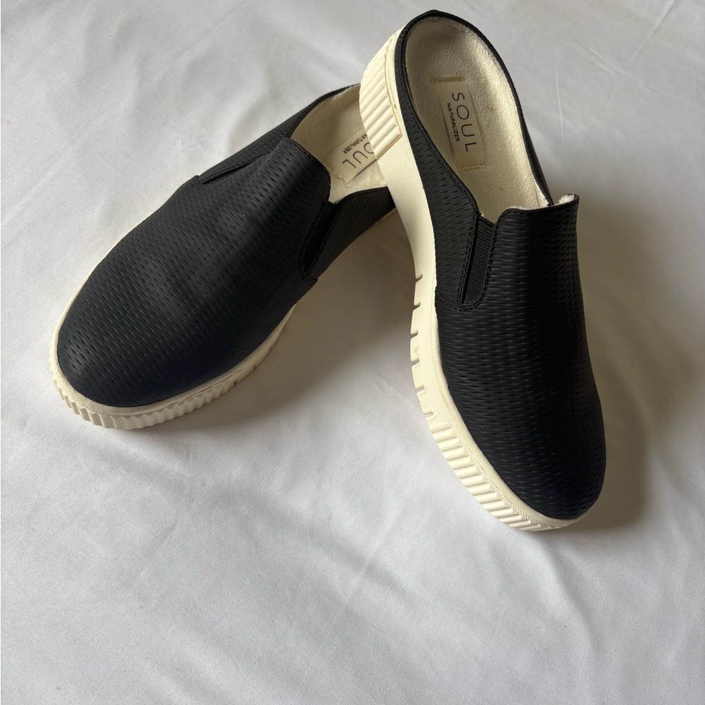 SOUL Naturalizer Black Textured Slip-On Loafers